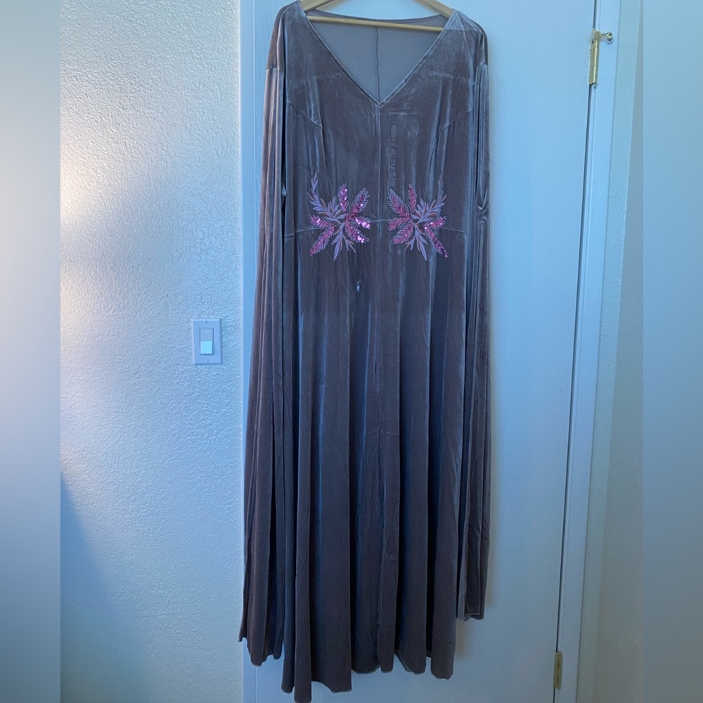Plus Embroidery & Sequin Detail Slit Sleeve Velvet Dress